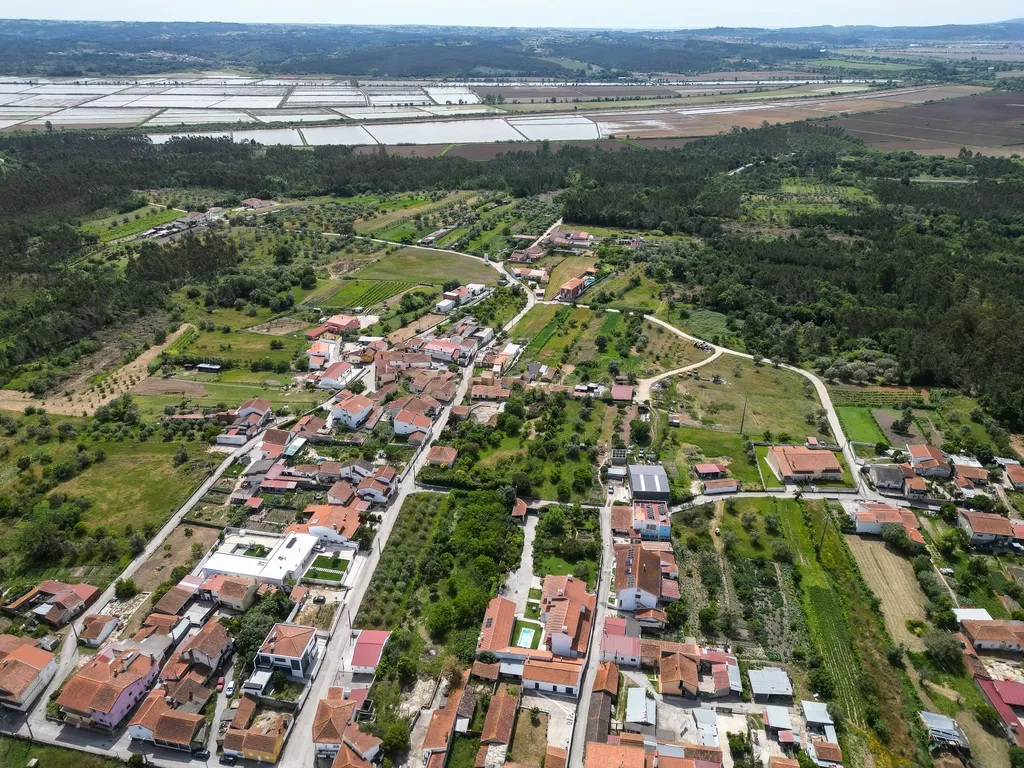 Moradia para reabilitação total, situada em Casal do Redinho, Alfarelos, Soure - Image 14