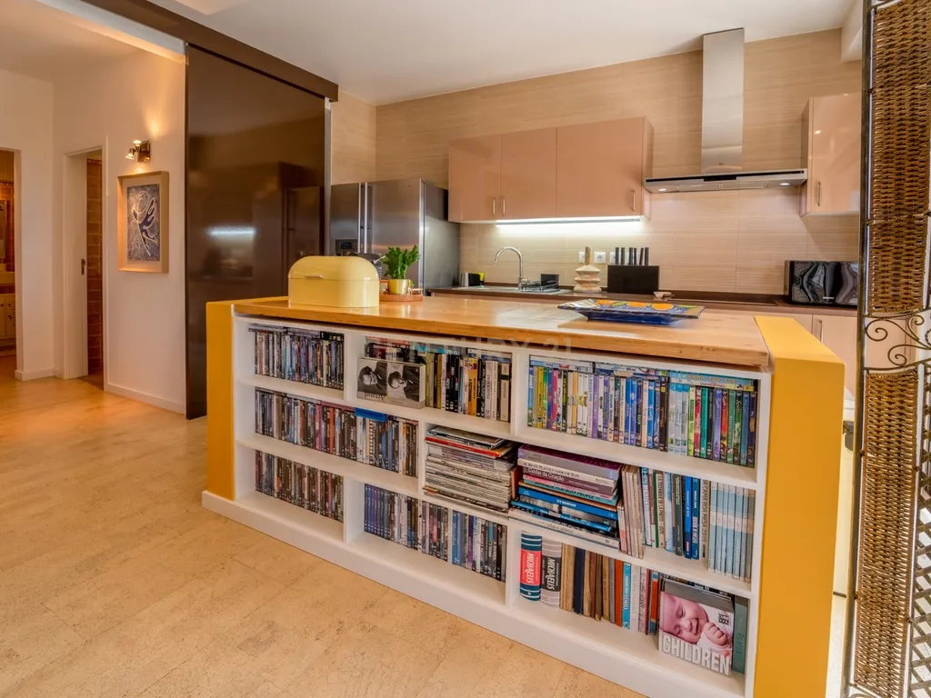 Propriedade com três habitações, piscina aquecida e sauna, num terreno de 10.000 m² - Image 38