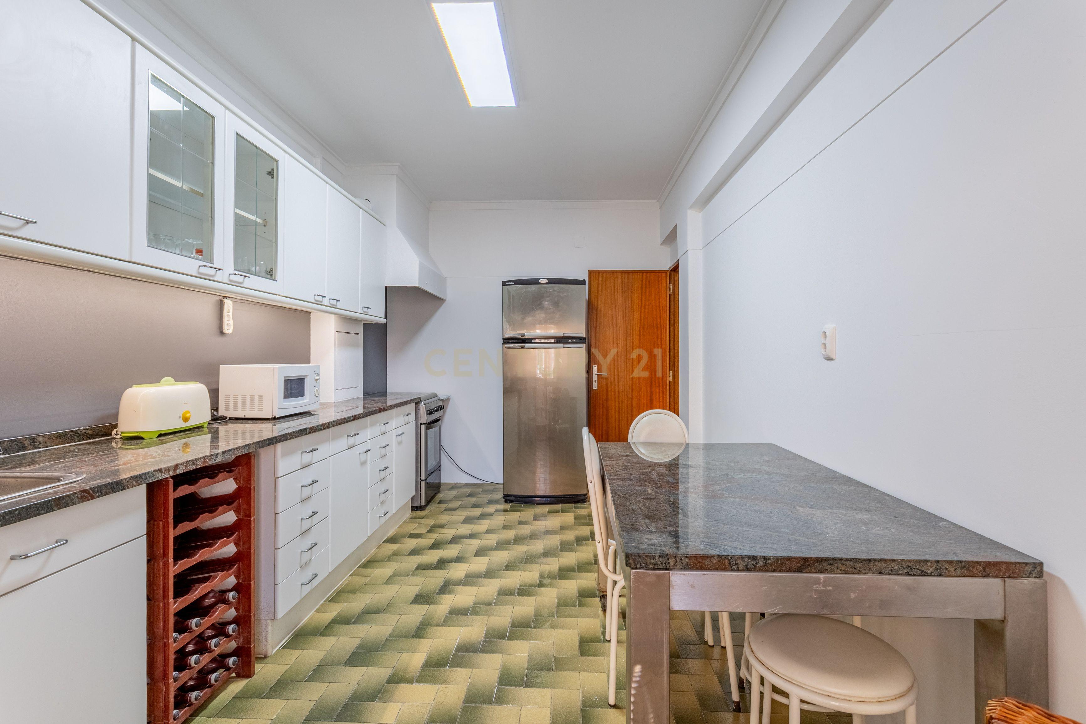 Fotografia 6 de Quarto 2 - Em Apartamento com mais 2 quartos - junto a Urb. Vila Chã (Amadora)