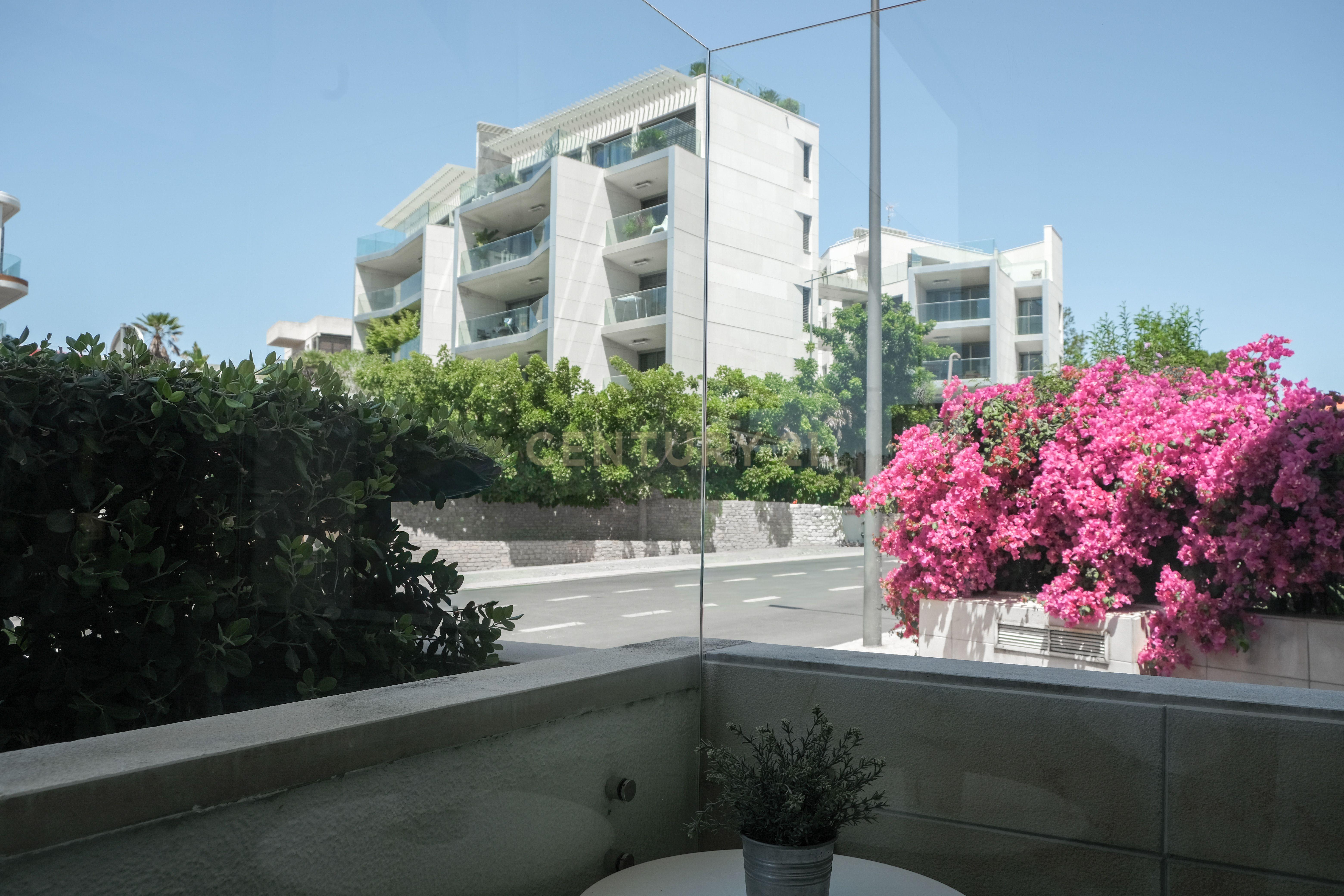 Fotografia 9 de T3 no Centro de Cascais com Terraço, 2 Varandas e o mar tão perto