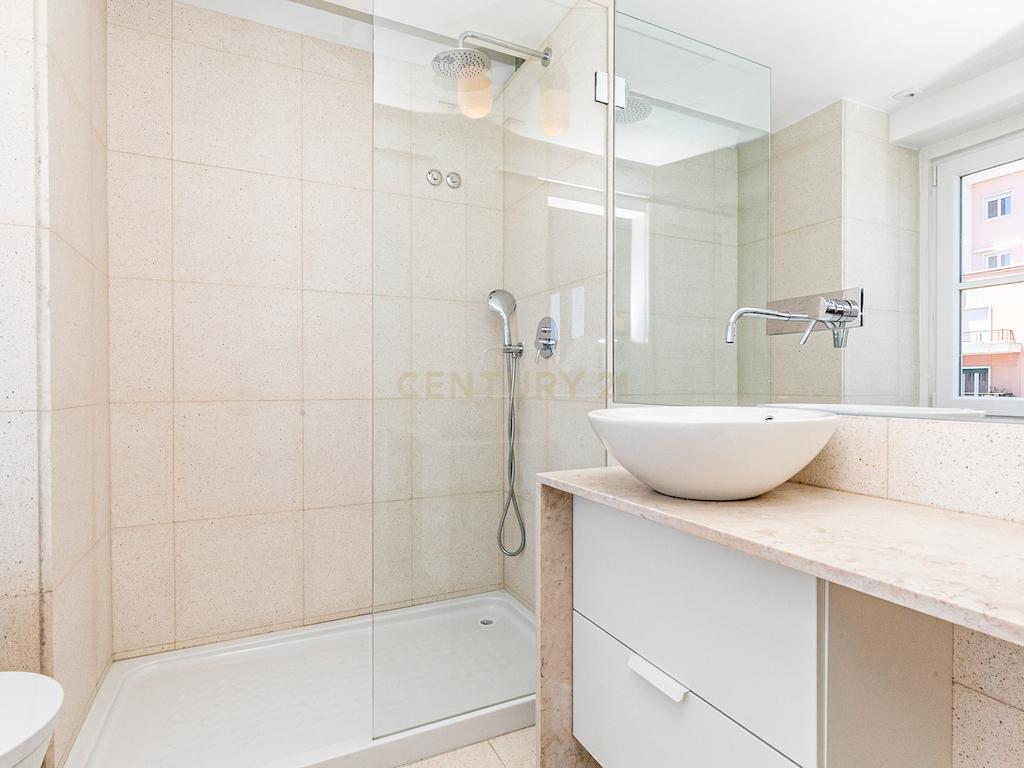 Apartamento T3 renovado para arrendamento na Avenida de Roma com elevador - Image 6