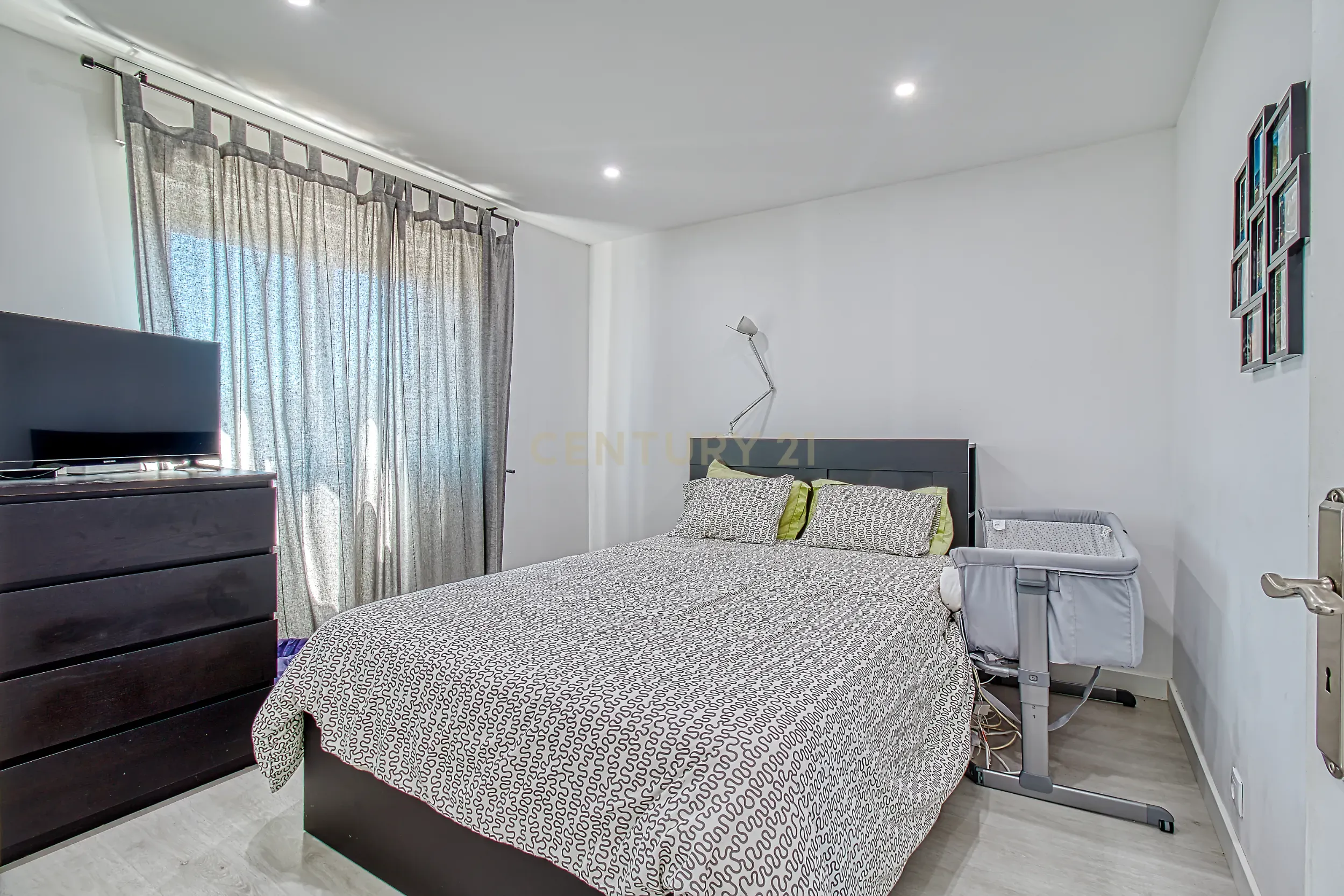 Fotografia 9 de Apartamento T2 com 70 m² e Vista Desafogada em Santo António dos Cavaleiros