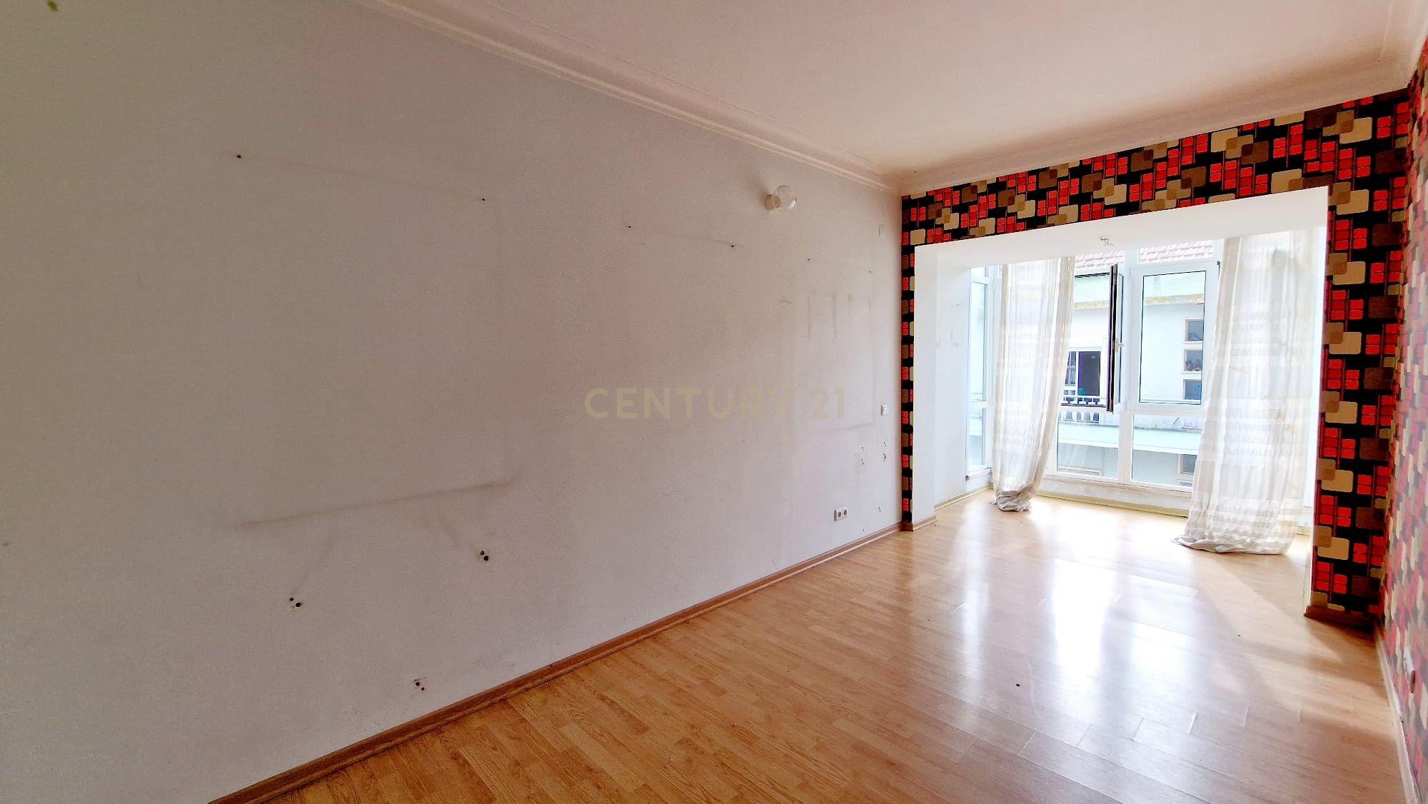 Apartamento T2 com Terraço em Queluz – 5 Min da Estação Queluz/Belas - Image 2