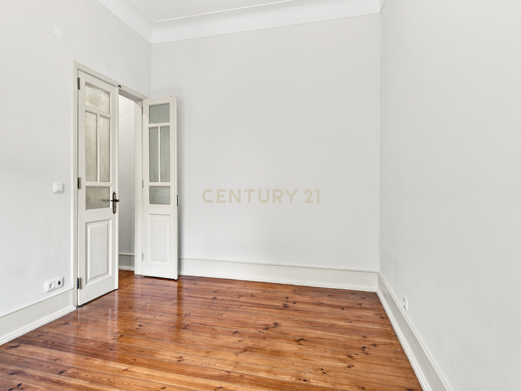 Exclusivo na Penha de França | T3 Totalmente Remodelado com Elevador, Cozinha Equipada e Logradouro Privativo de 41 m² - Image 16