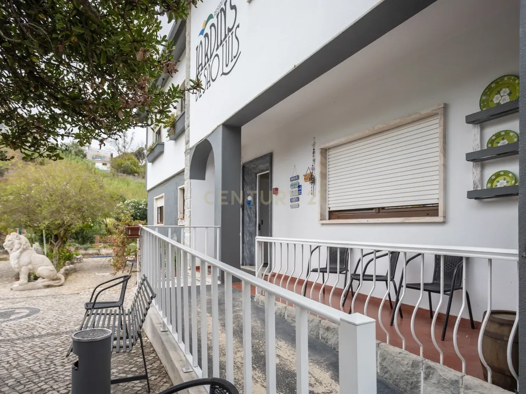 Fantástica Moradia Versátil com Piscina e Jardim, junto a serra da Arrábida – Setúbal - Image 7