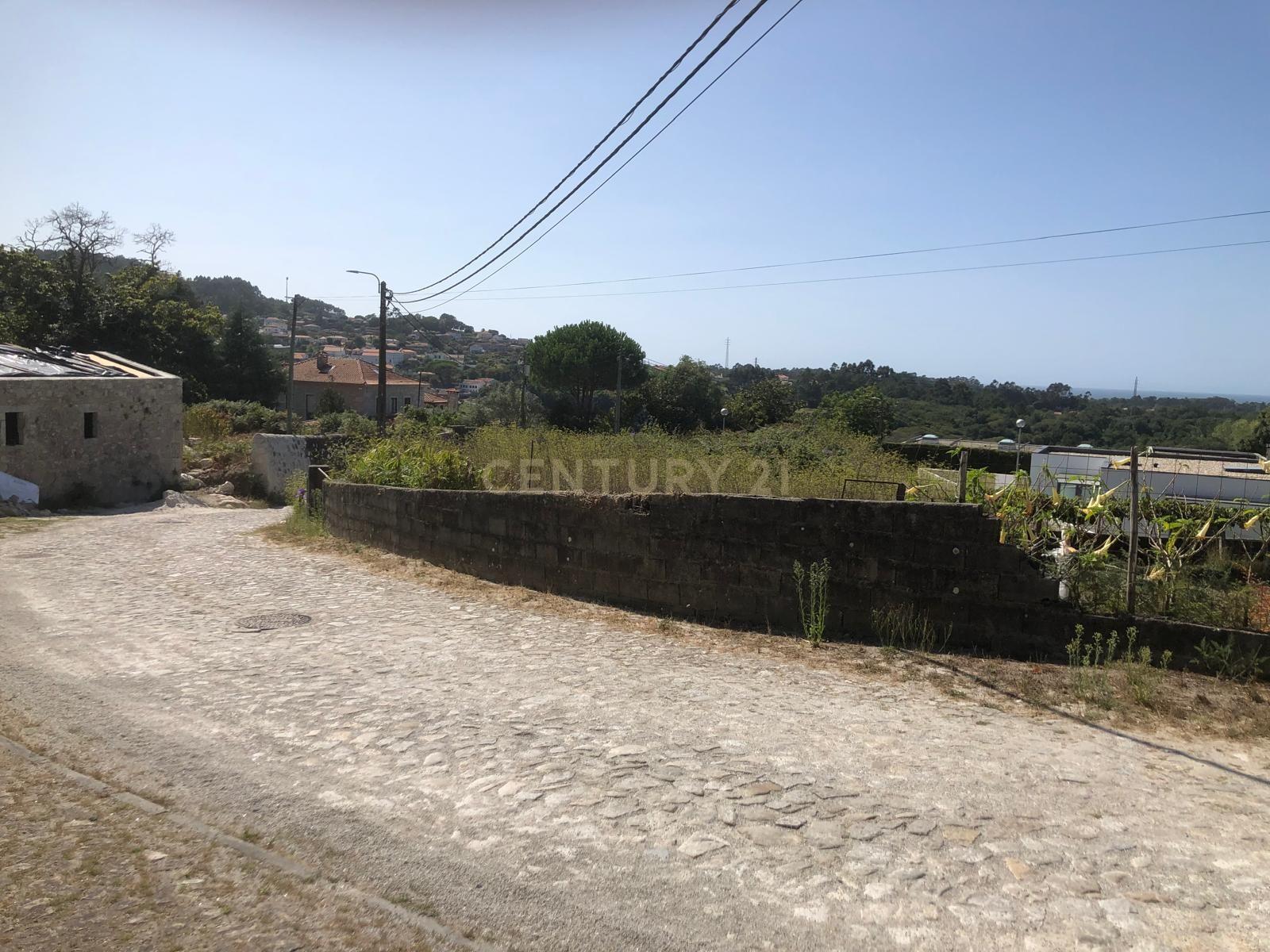 Fotografia 10 de Terreno Urbano em Âncora-219m² de Construção com Vista Mar