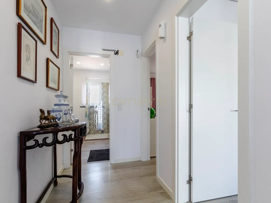Moradia T4 como nova com piscina na Marisol em Lote de 500m² - Image 75