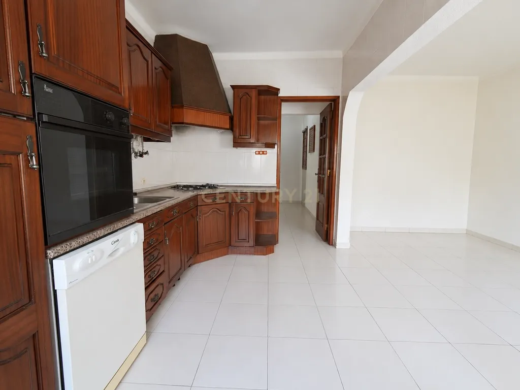 T3 no Bairro do Montalvão – Conforto, centralidade e qualidade de vida em Setúbal - Image 5