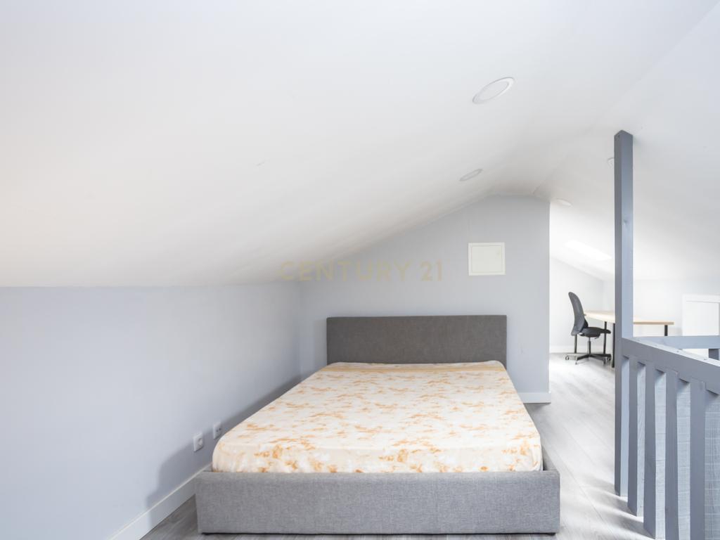 Apartamento T3 mais sótao, num 1 andar em Amora - Seixal - Image 16