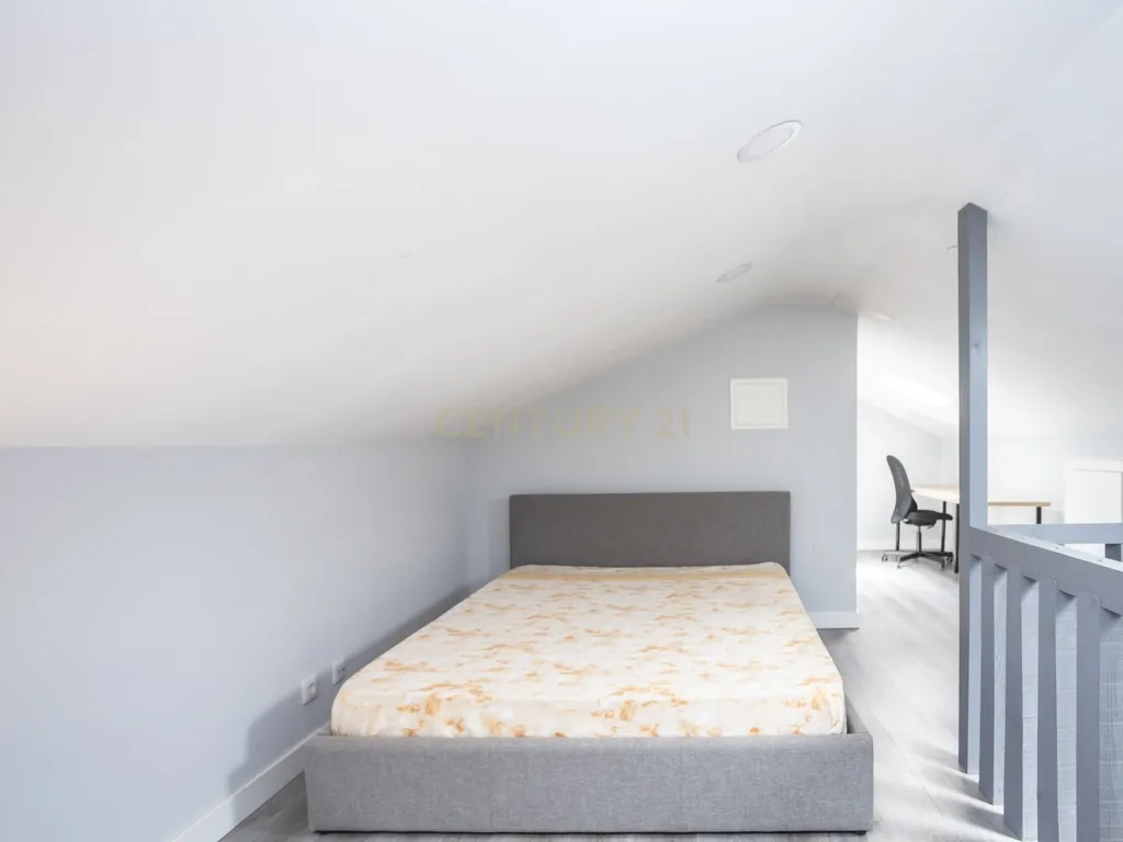 Apartamento T3 mais sótao, num 1 andar em Amora - Seixal - Image 16