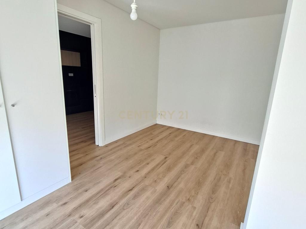 Apartamento Moderno em Moscavide, Loures - Image 8