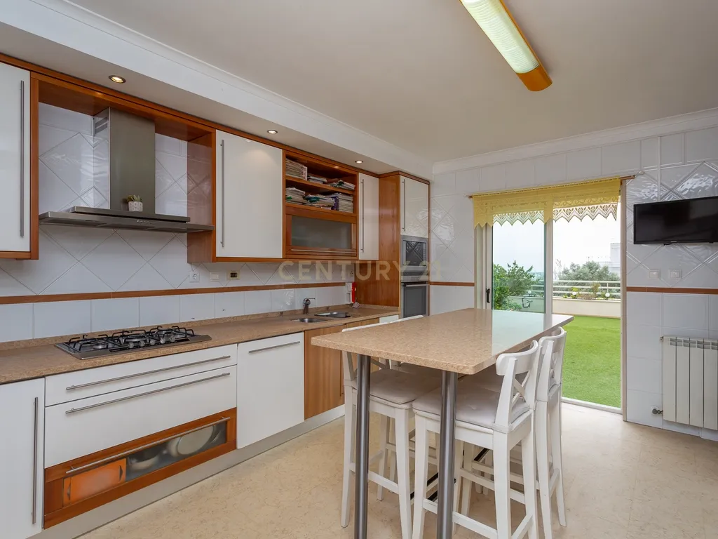 Apartamento T4 Alto de Algés, Terraço, Vista Rio, 6 Lugares de Garagem - Image 8