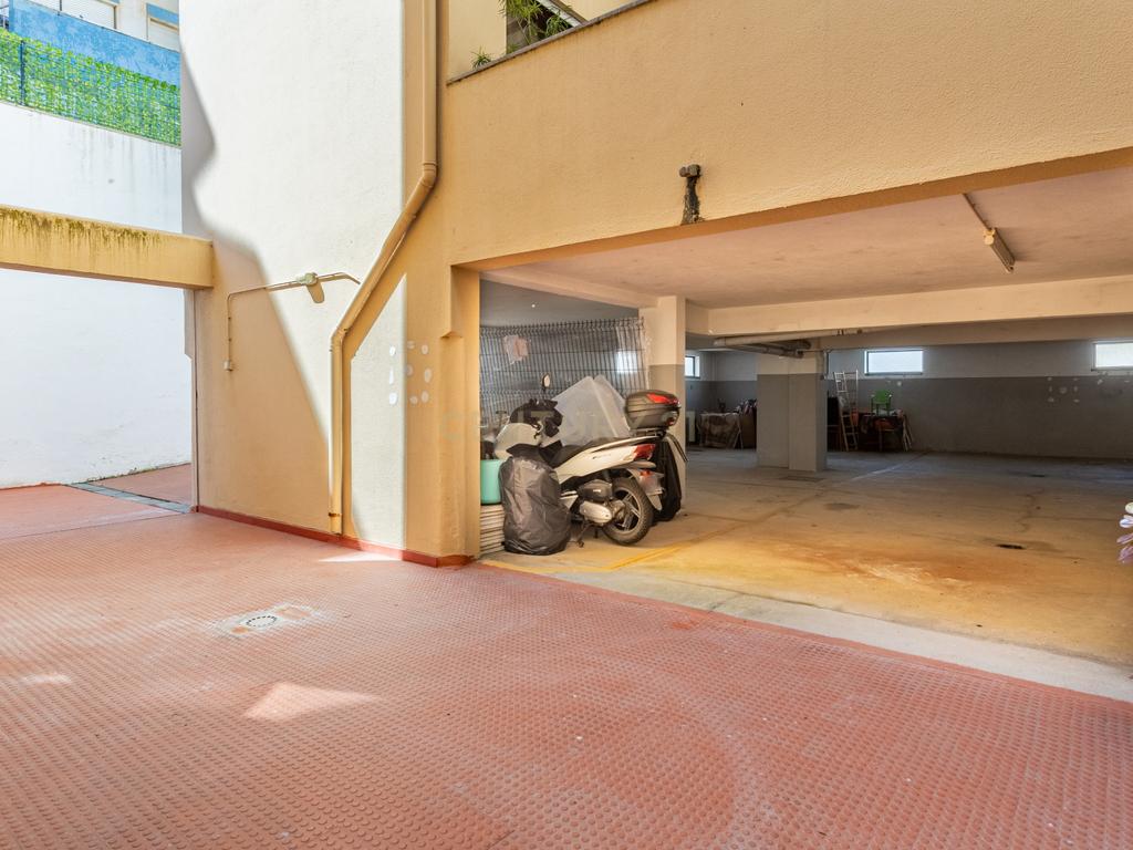 Apartamento T2 com garagem na Costa da Caparica - Image 22