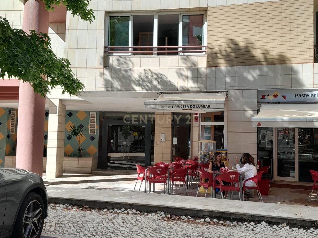 Fantástico T2 com Terraço e estacionamento, frente ao Parque das Conchas - Image 44