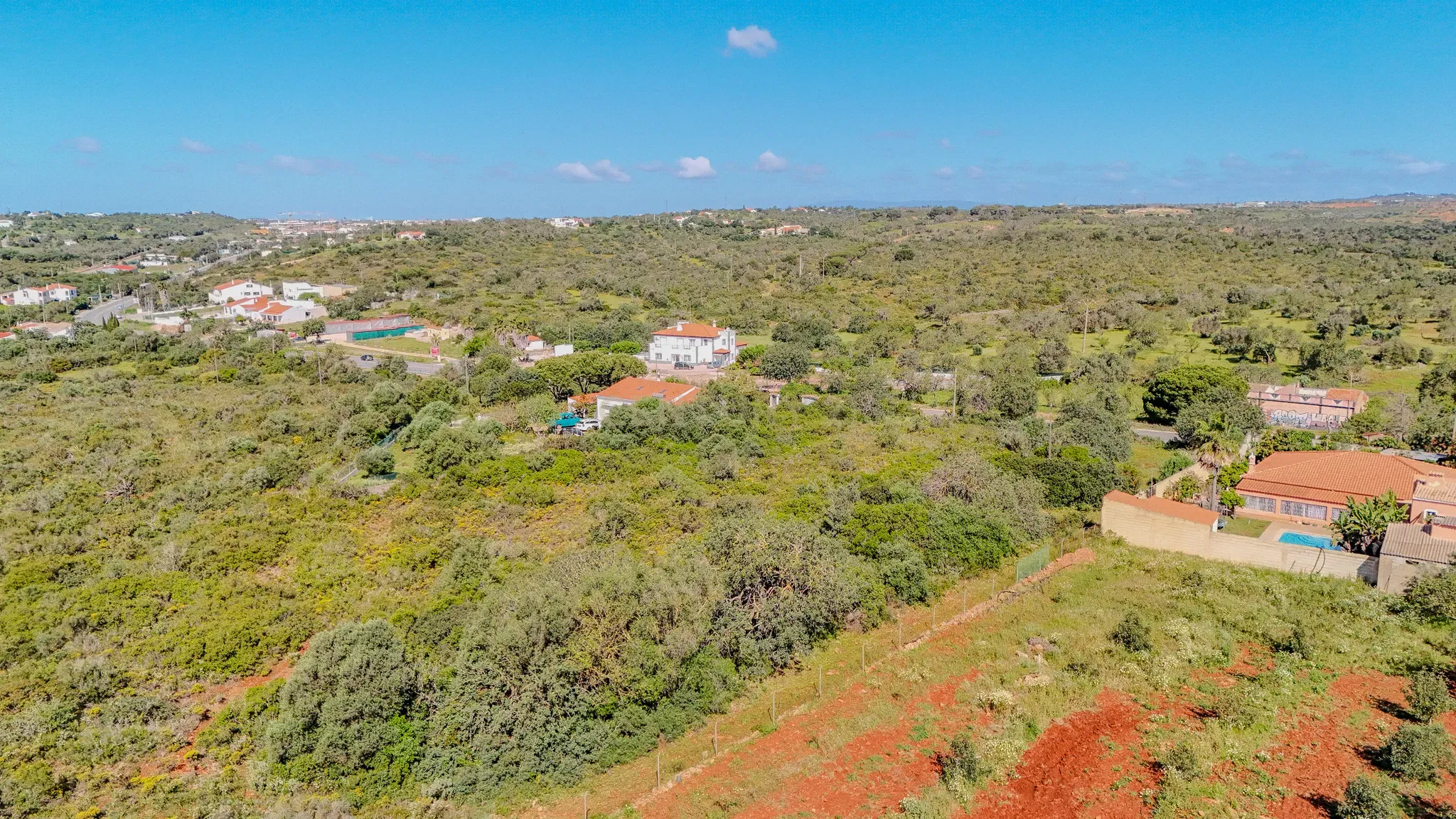 Terreno com Localização Estratégica e Acesso Direto à N125 – Albufeira - Image 10