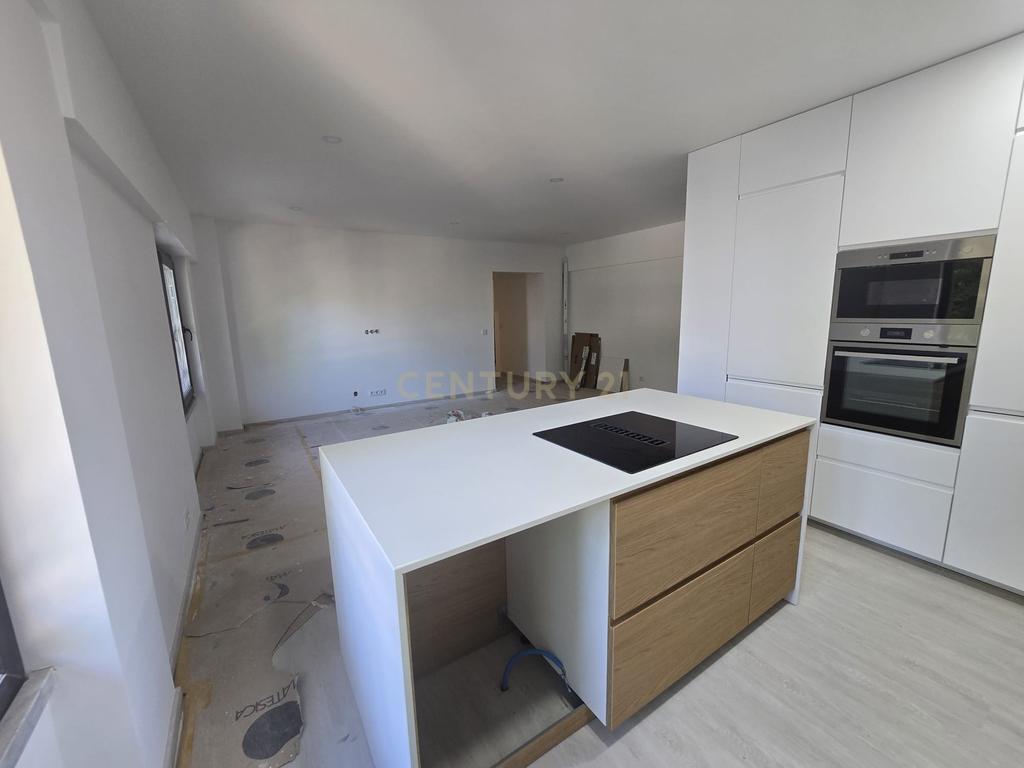 Apartamento  T3 em  Almada  Rua Ramiro Ferrão - Image 2