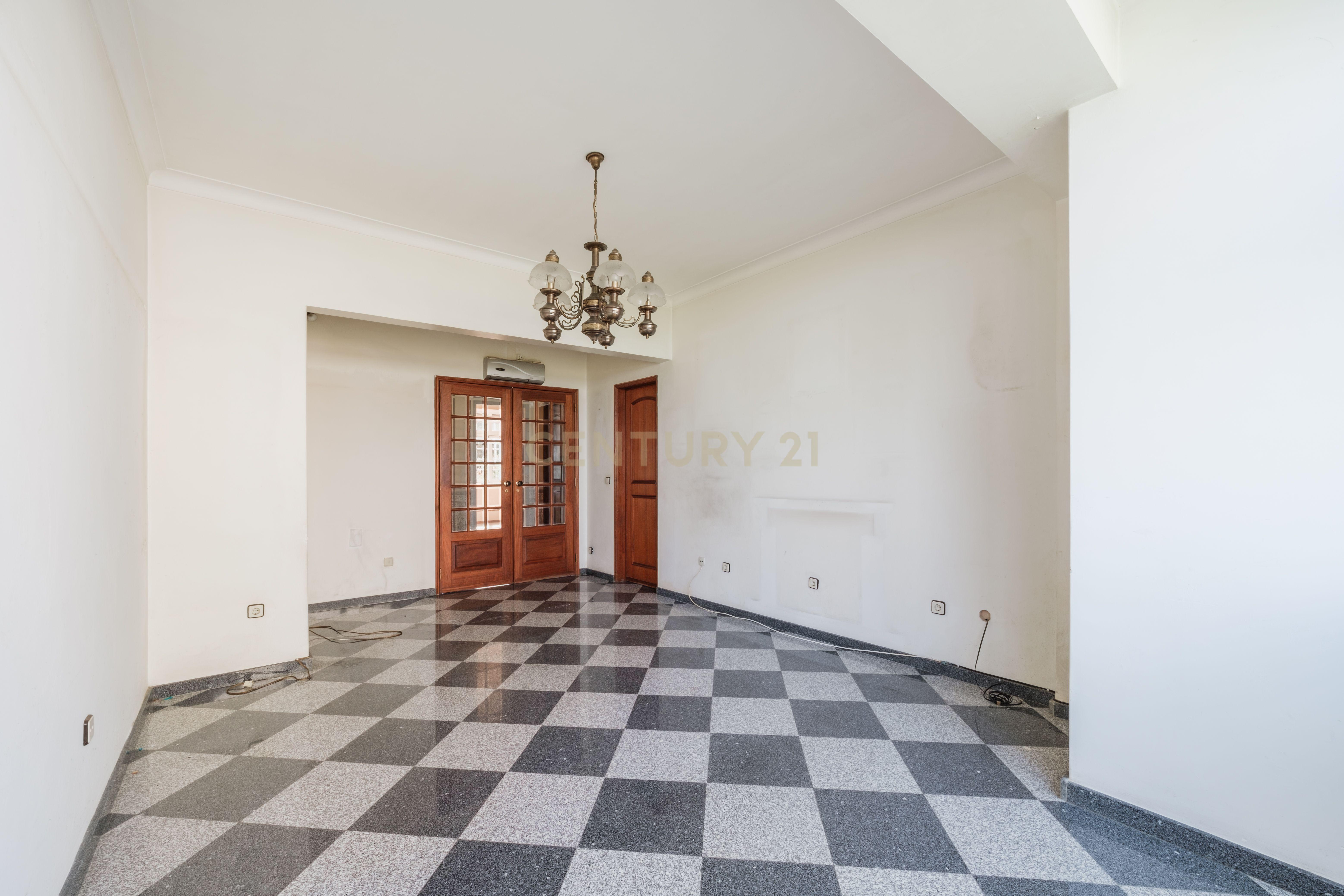 Fotografia 11 de Apartamento T3  92 m² | Arrecadação - Queluz