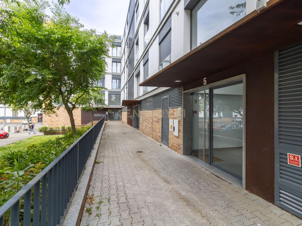 Duplex T4 em Oeiras com terraço e box (3 vagas) - Image 28