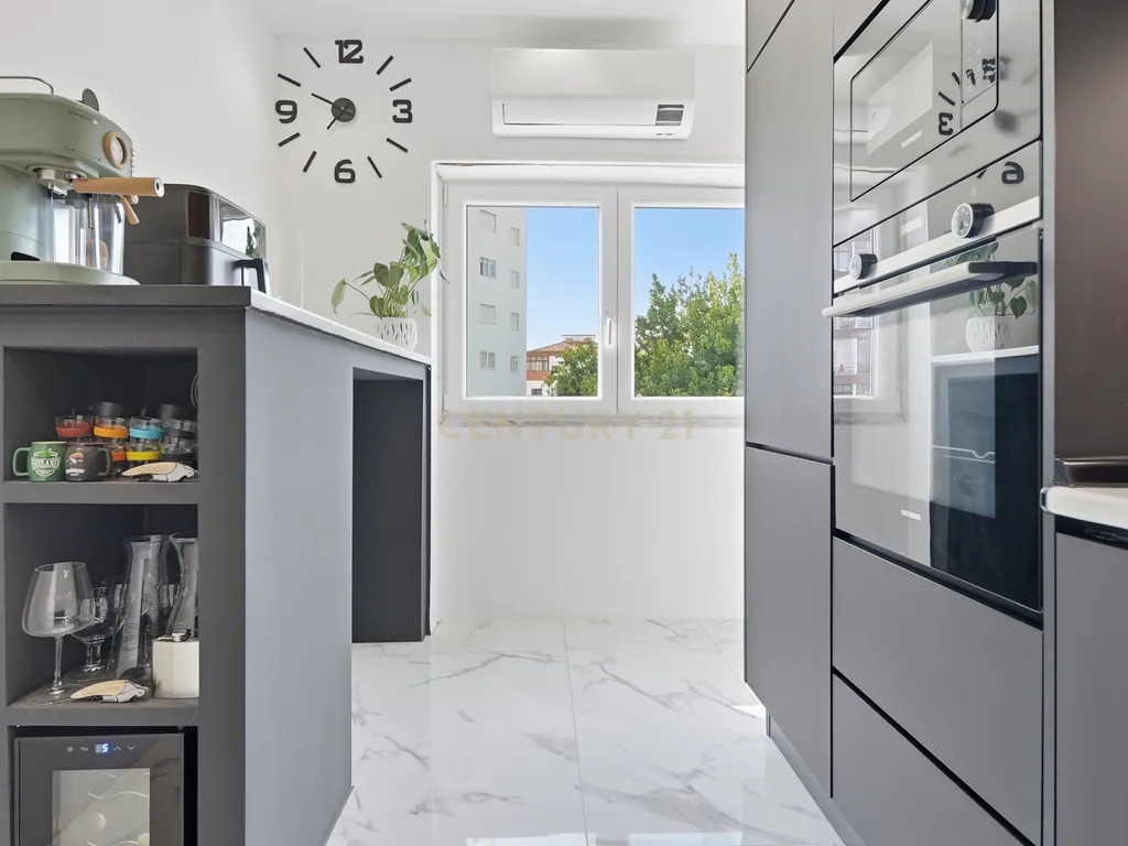 Fantástico Apartamento T3 com Excelente Localização - Image 12