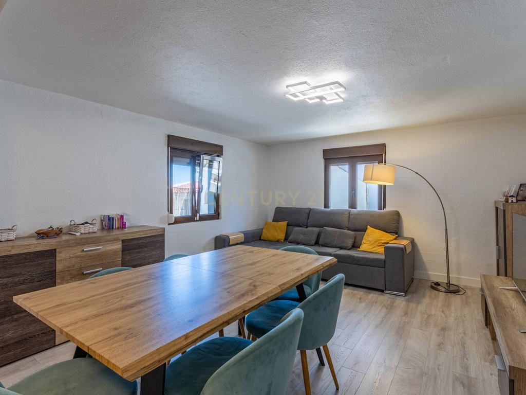 Moradia T5 isolada, inserida num lote de terreno de 750m2 em Casal de Cambra - Image 8