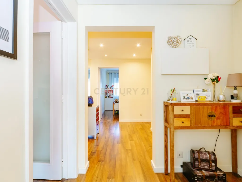 Apartamento T3 com 100,5 m² em Alfornelos com Arrecadação no piso -1 - Image 1