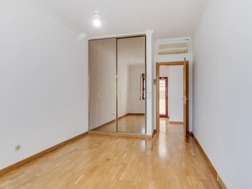 Apartamento T4 com Terraço Privativo e Churrasqueira no Condomínio Lezíria Parque | Vila Franca de Xira - Image 24