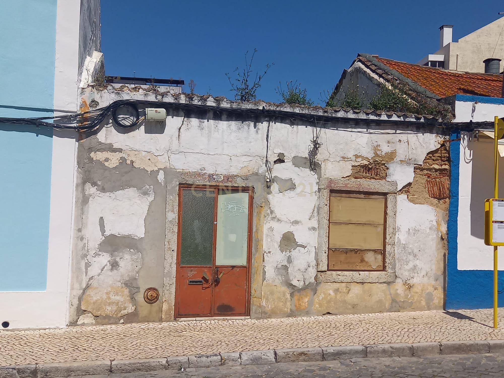 Moradia para Recuperar - Centro Histórico do Montijo - Image 4