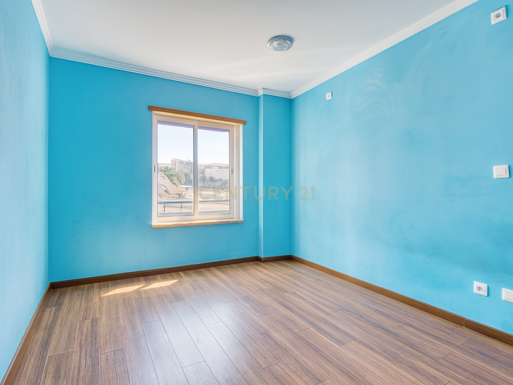 T2 com Box e Arrecadação – Ramada, Odivelas - Image 11