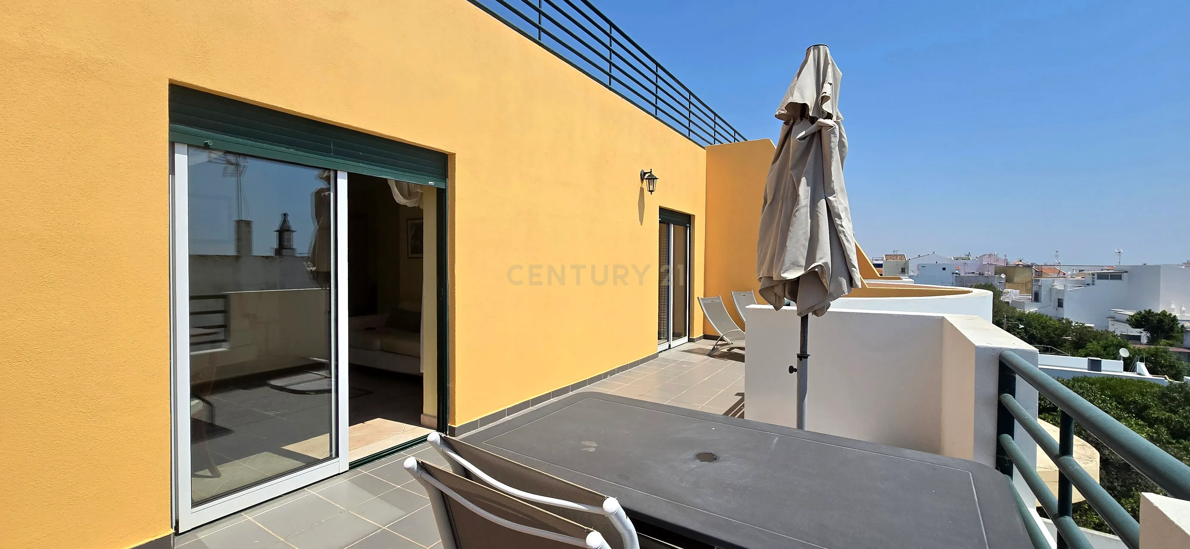 Apartamento T1 com Piscina, Terraço e Garagem | Arrendamento Anual | Santa Luzia, Tavira