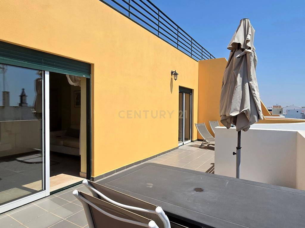 Apartamento T1 com Piscina, Terraço e Garagem | Arrendamento Anual | Santa Luzia, Tavira - Image 1
