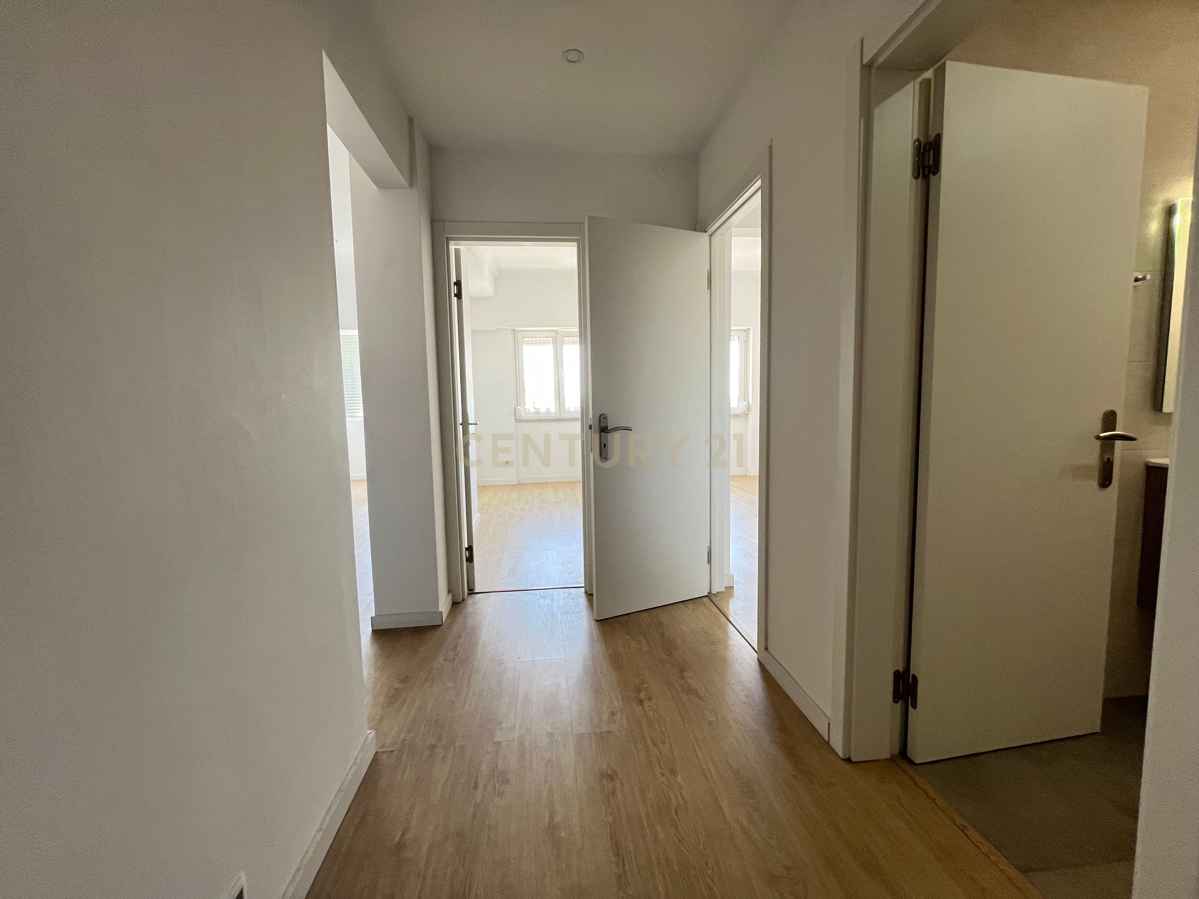 Fotografia 5 de Apartamento T2 em Sacavém, Loures - Oportunidade Única!