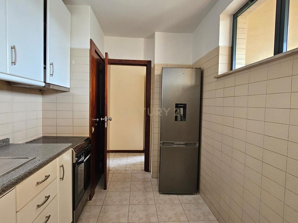 Apartamento T2 com garagem, Matosinhos - Image 9