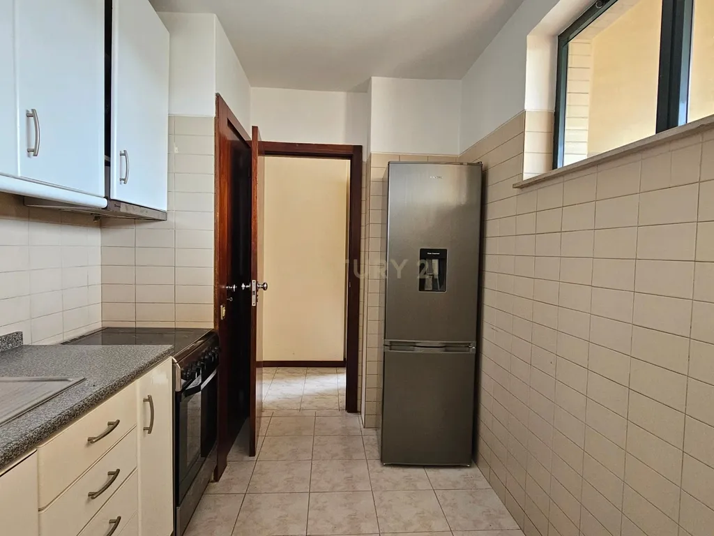 Apartamento T2 com garagem, Matosinhos - Image 9