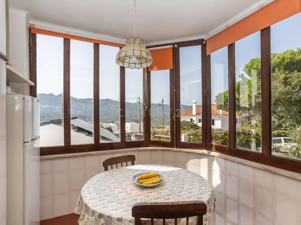 Duas moradias, um terreno com 650 m² e uma vista privilegiada para a Serra de Sintra - Image 31