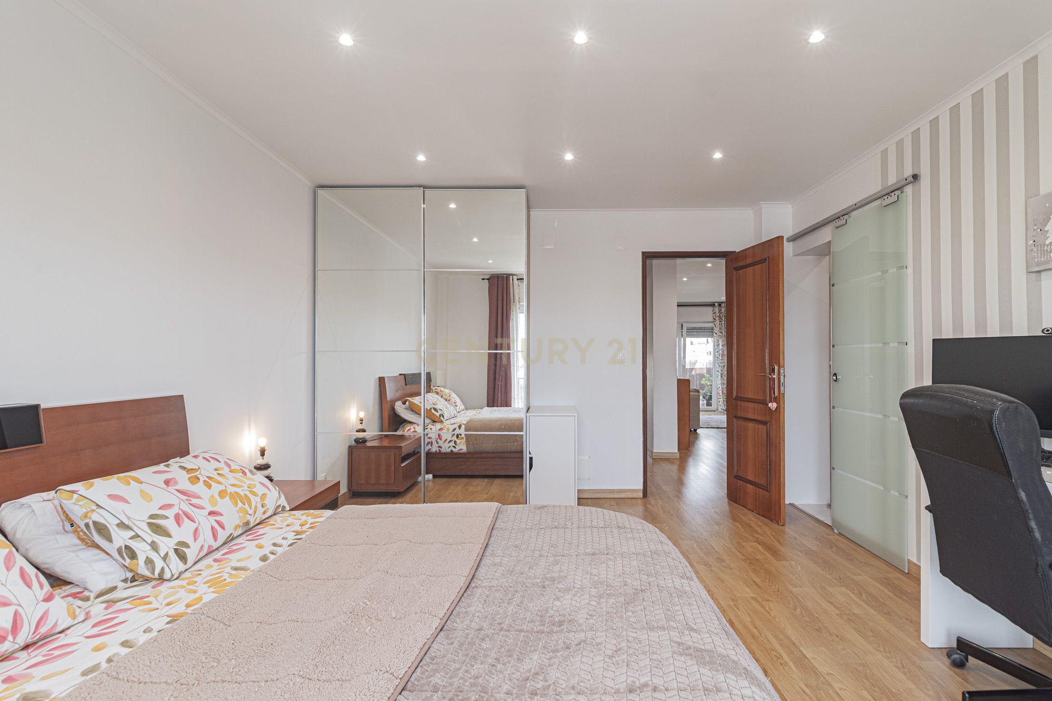 Apartamento T3  - Conforto, espaço e localização Ideal em Vale Figueira - Image 10