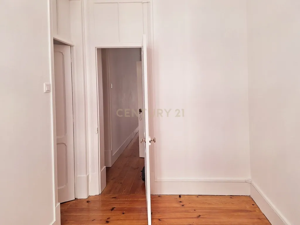 Apartamento T3+2 para Arrendamento em Campolide - Image 7