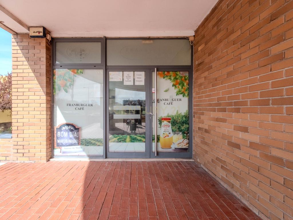 Loja com Potencial de Transformação em T3 na Senhora da Hora! - Image 23