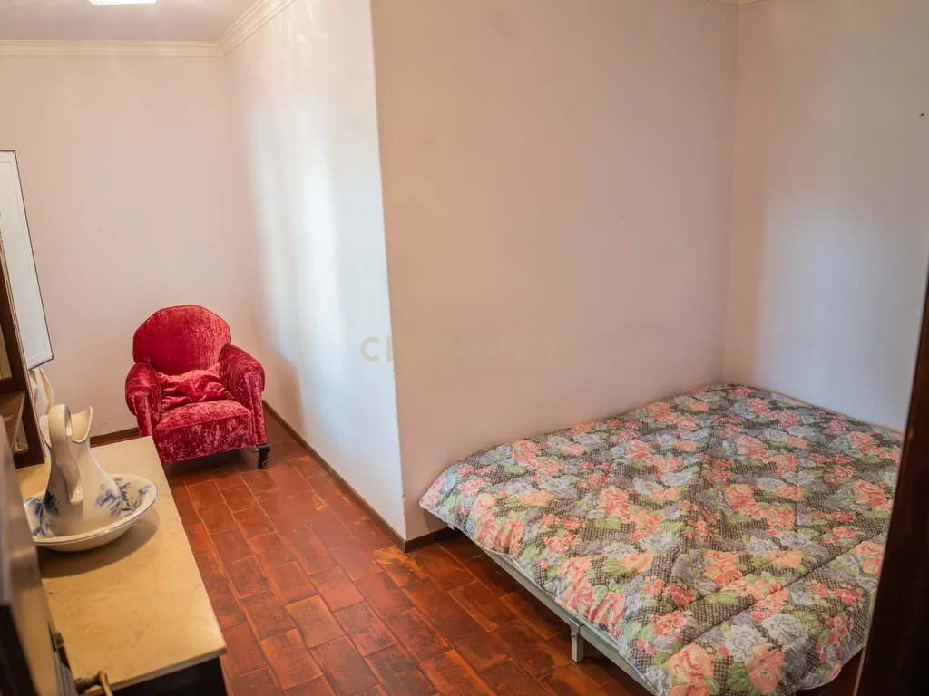 Moradia de charme T5 com Garagem e Terreno em Abrunheira, Sintra - Image 28