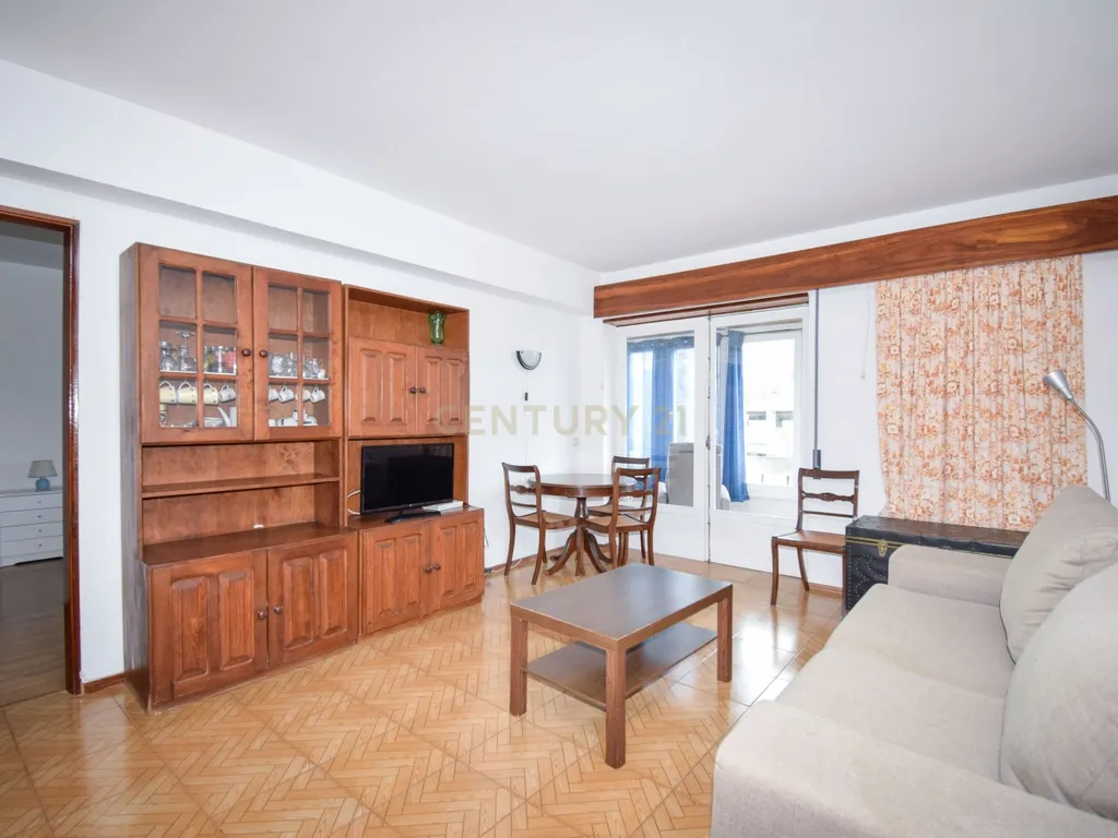 Apartamento T1 com Vista Mar em Carcavelos - Image 3