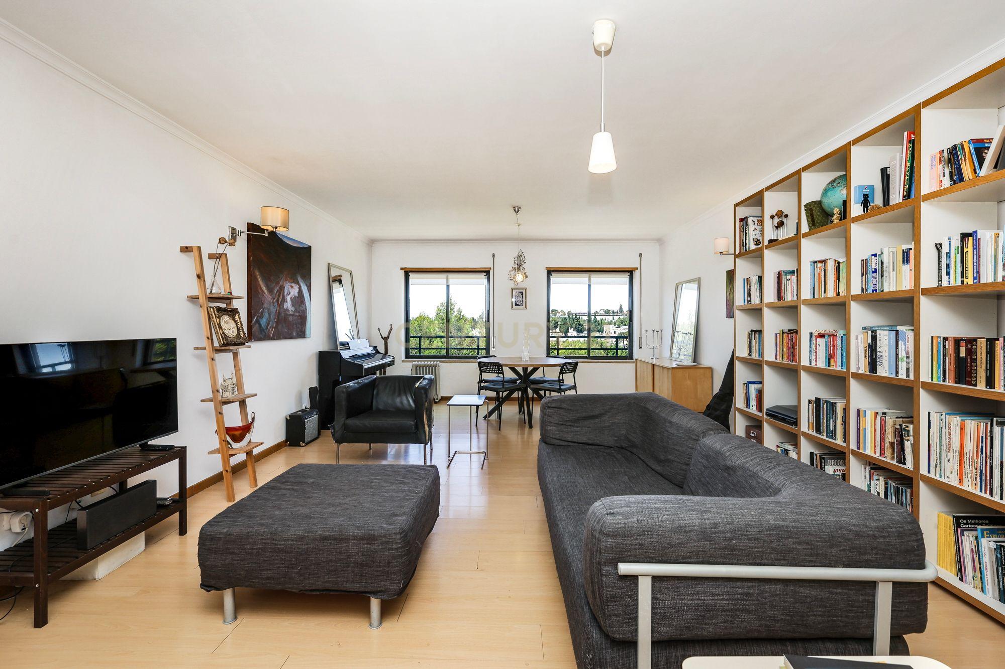 Fotografia 10 de T2 COM VARANDAS VISTA JARDIM E PISCINA - CONDOMINIO FECHADO NO ESTORIL