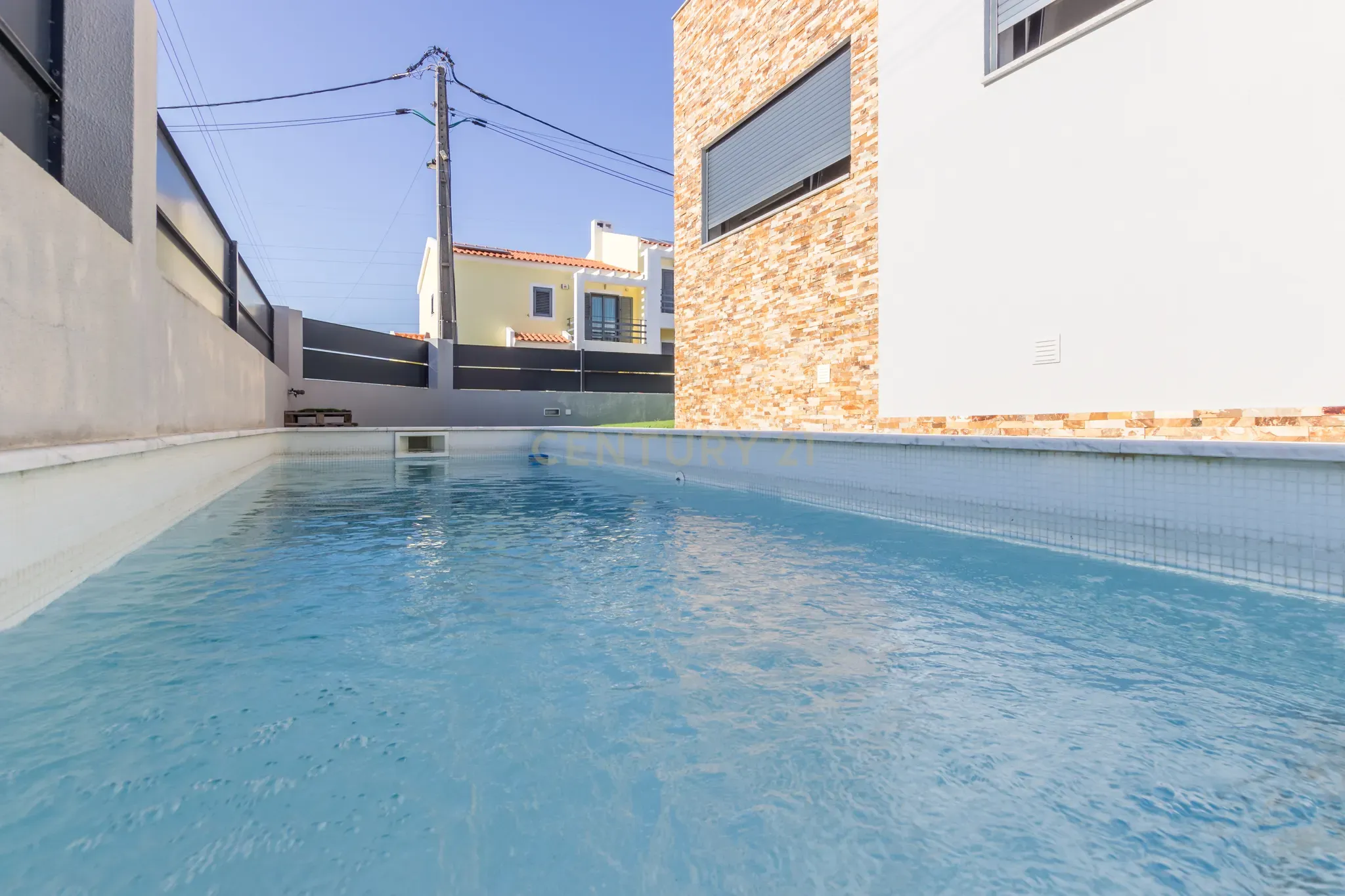 Fernão Ferro - Moradia Isolada de Quatro Assoalhadas com Piscina em Fernão Ferro   - Image 27