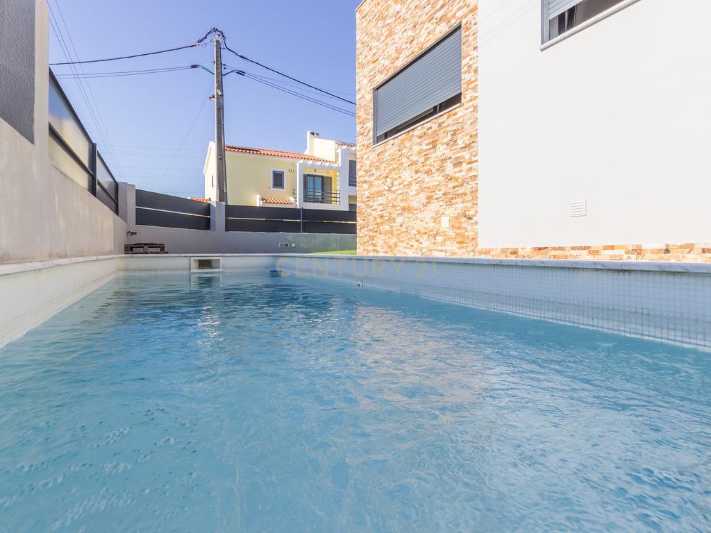 Fernão Ferro - Moradia Isolada de Quatro Assoalhadas com Piscina em Fernão Ferro   - Image 27