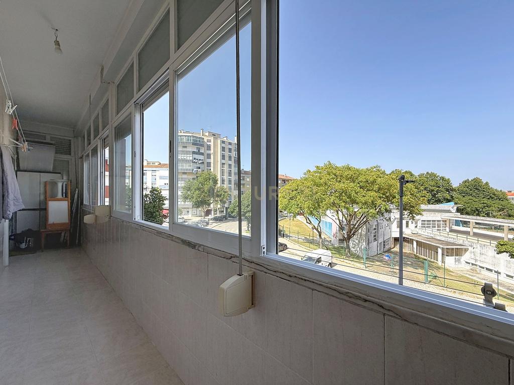Apartamento T3 em Amora, Seixal - Oportunidade Única! - Image 9