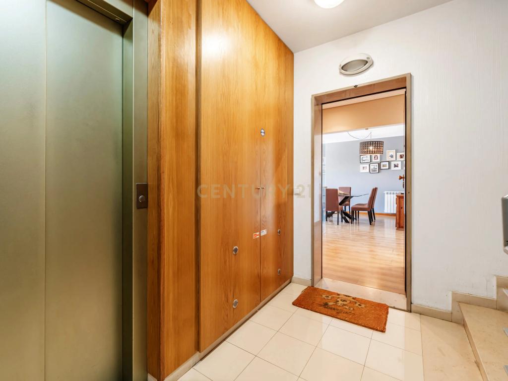 T3 Exclusivo com 161 m², Vista Mar e Potencial para Duplex | Quinta de Santa Teresa - Image 4