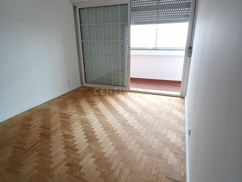 Apartamento 4 assoalhadas (T3) nos Olivais. Conforto e conveniência no coração da cidade - Image 11