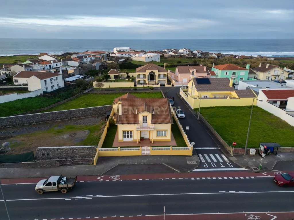Moradia T4 na Ribeira Seca — Localização Privilegiada na Ribeira Grande - Image 3