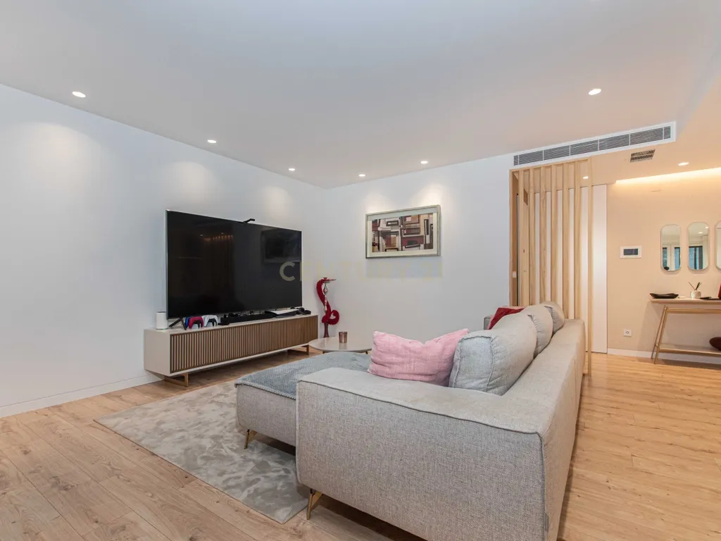 Apartamento T4 com Terraço e Box para 2 Viaturas | Jardim da Amoreira | Odivelas - Image 5
