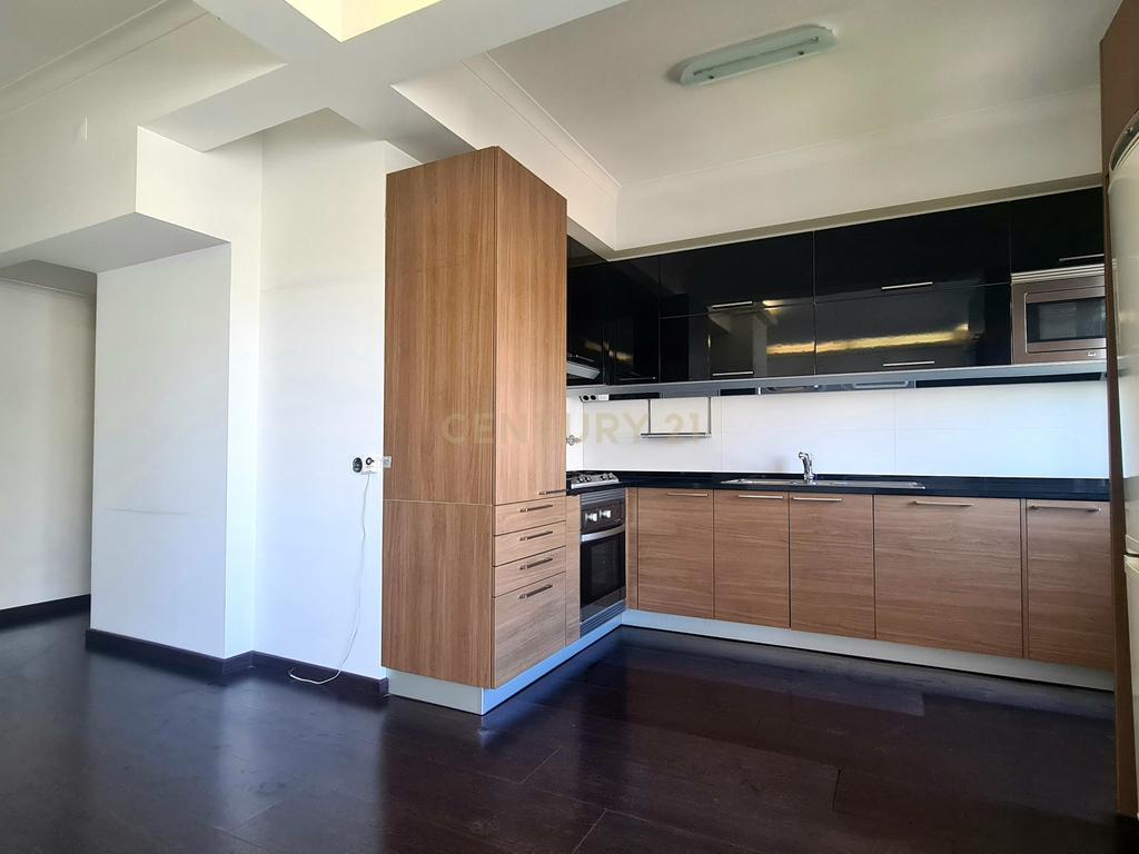 Apartamento Renovado T2 em Santa Clara, Lisboa - Image 8