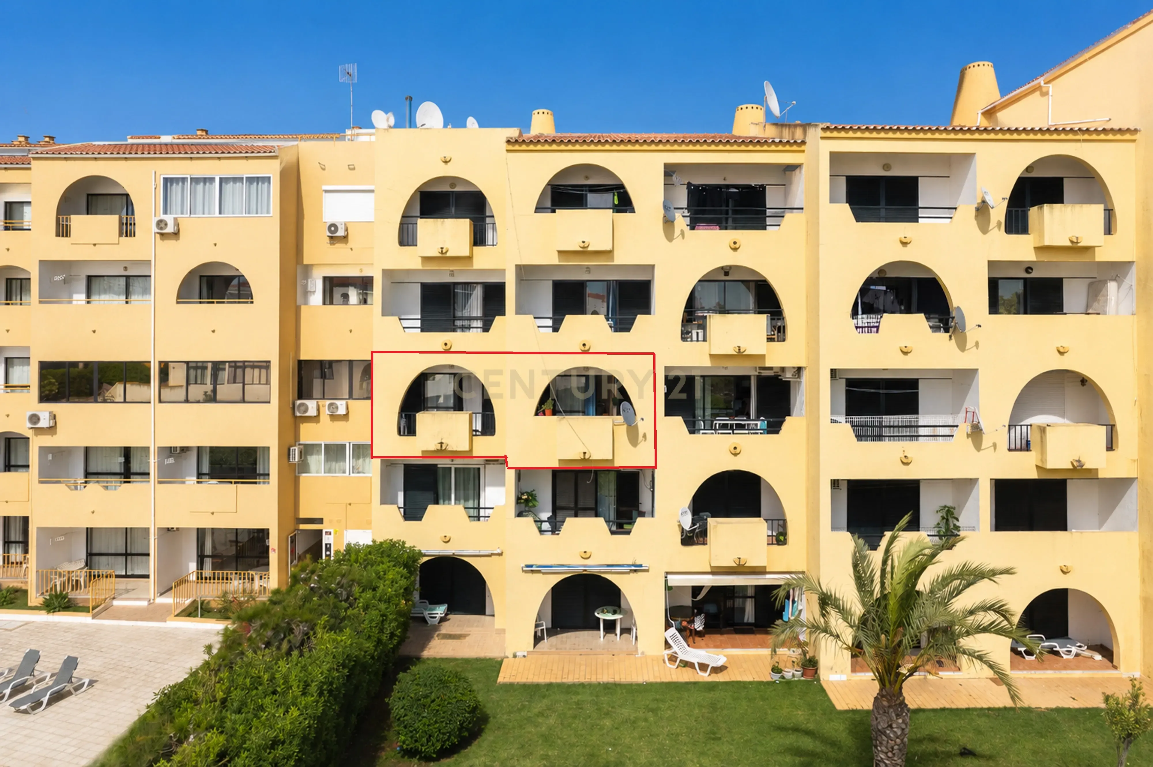 Fotografia 5 de T2 com 95 m² em Albufeira, Condomínio com Piscina, Arrecadação e Estacionamento