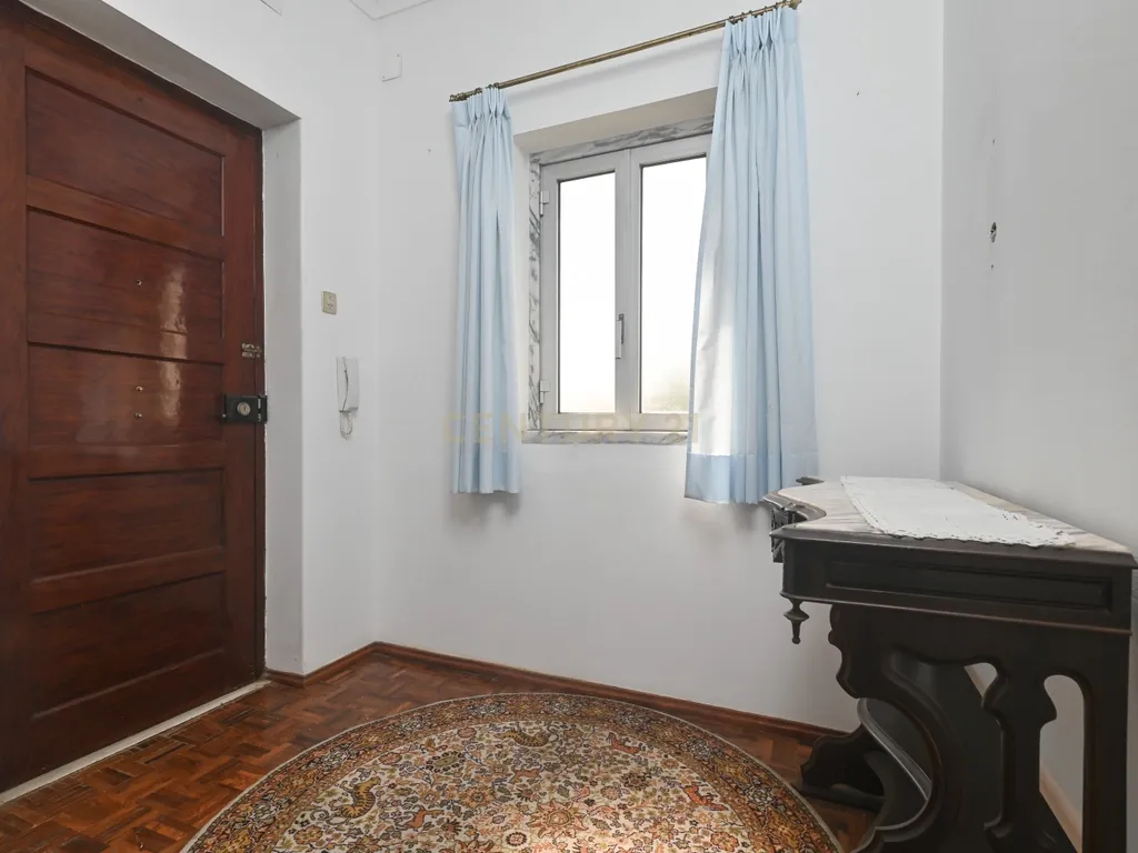 Moradia de gaveto com jardim, sotão e anexo - Porto Salvo (Oeiras) - Image 35